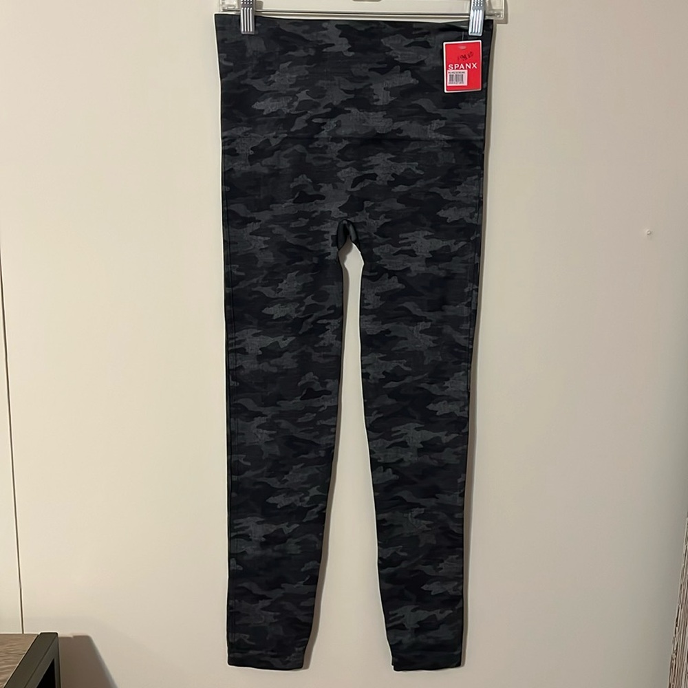NWT SPANX Camouflage Print Leggings - Picture 3 of 8